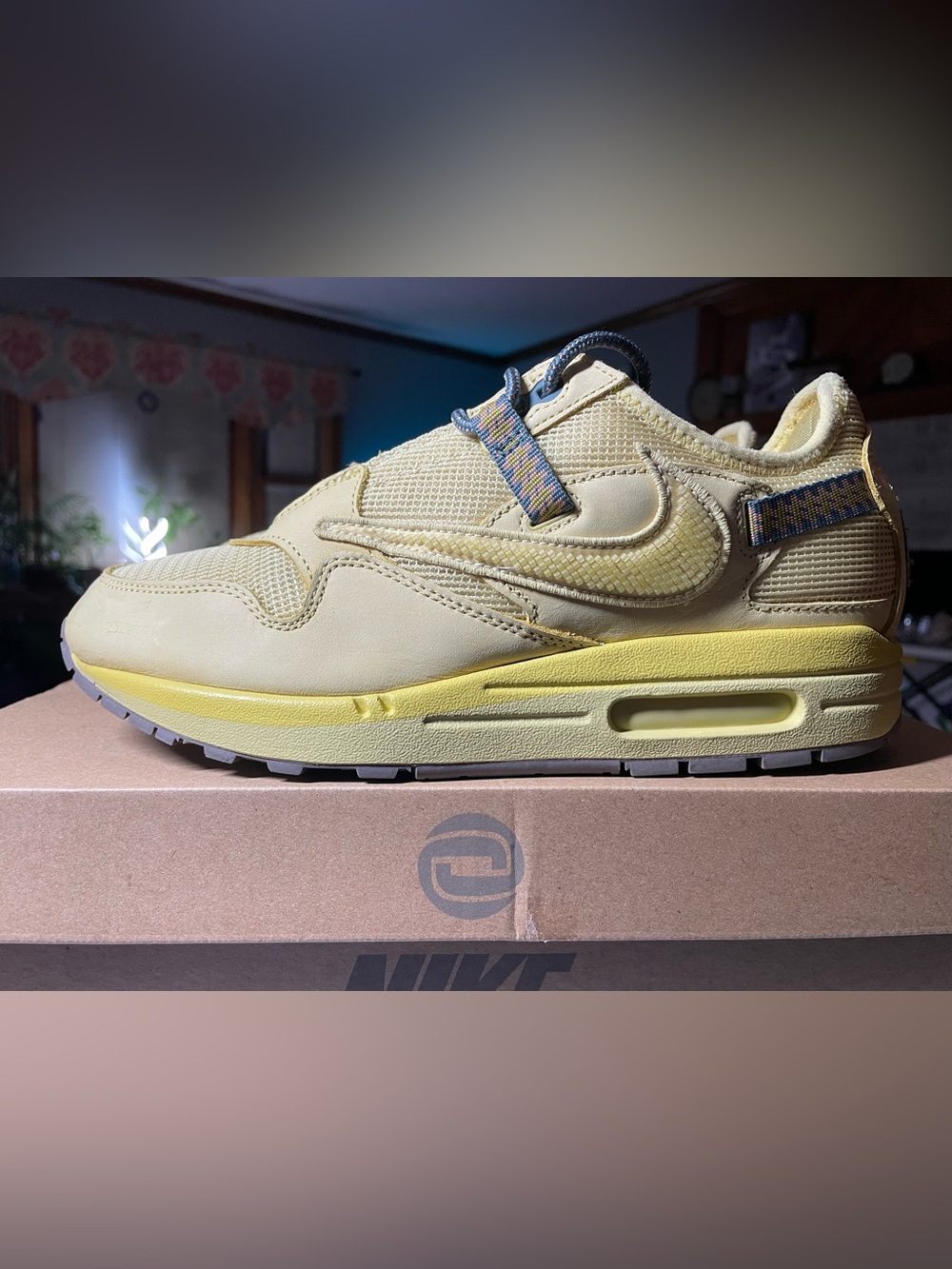 Nike Air Max 1
Travis Scott 🌵Cactus Jack 🌵Saturn Gold
8M - Picture 2 of 11